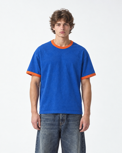 SOULTIES STUDIO® Tee Cobalt Court – on model, front