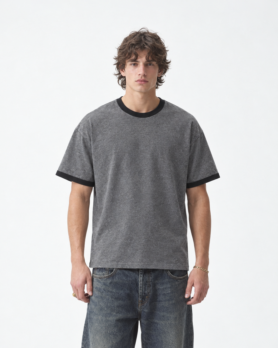 SOULTIES STUDIO® Tee Smoked Graphite – on model, front
