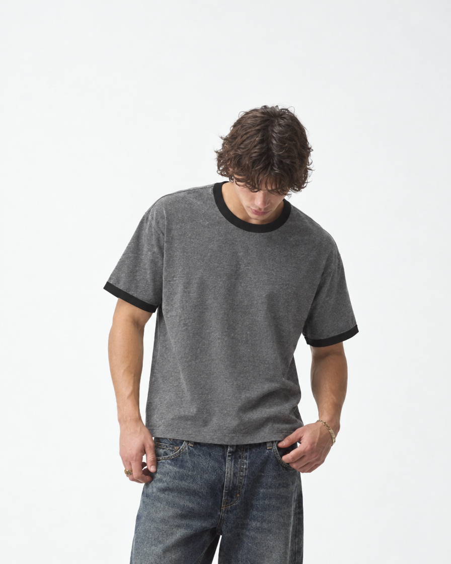 SOULTIES STUDIO® Tee Smoked Graphite – on model, lean